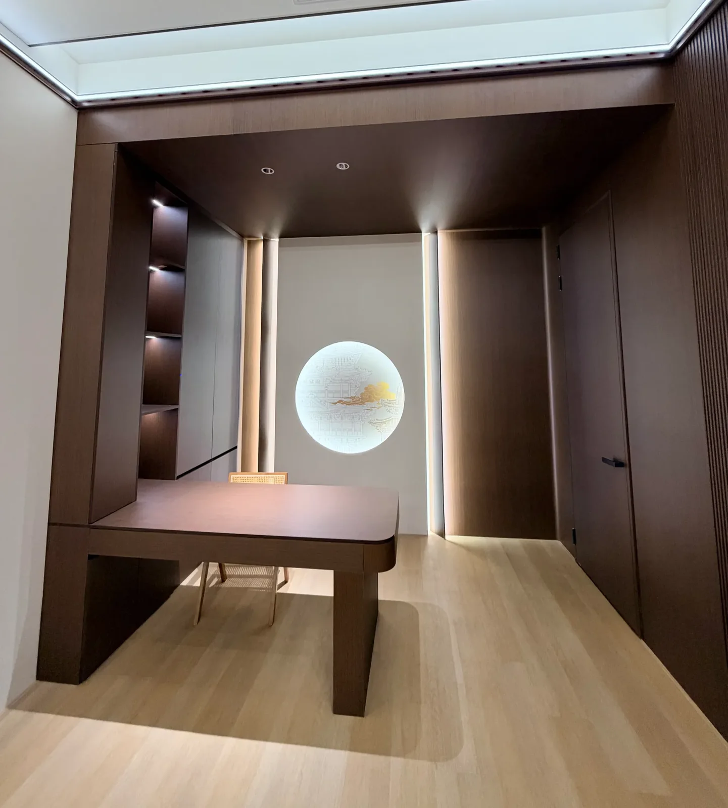 Aluminium cabinet system — open-plan dining and display unit with same-batch colour control